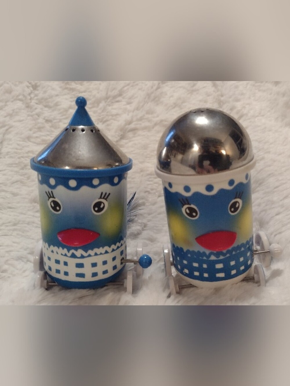 PYLONES OF PARIS CLOCKWORK WIND UP CANARY BIRD MOBILE SALT & PEPPER SHAKERS